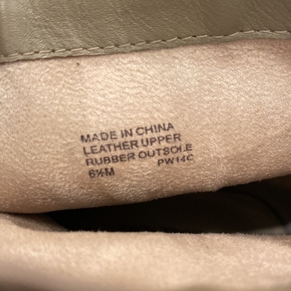 Michael Kors Billy Studded Fringe Suede Ankle Boots Tan Gold Western Size 6.5 - Picture 15 of 16